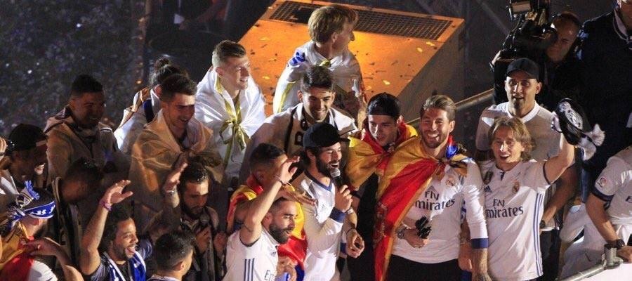 Real Madrid an mung vo dich anh 1