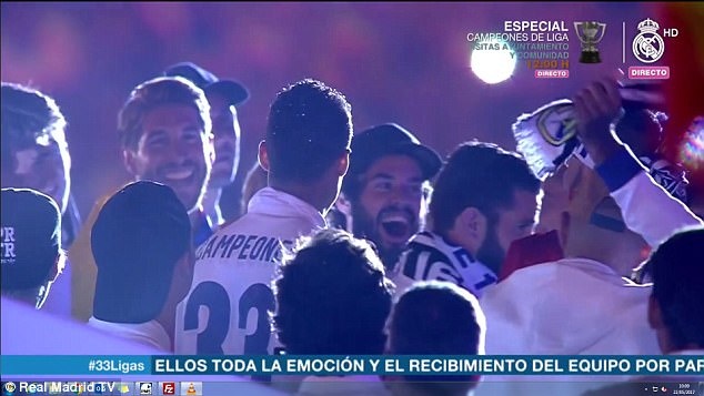 Real Madrid an mung vo dich anh 2