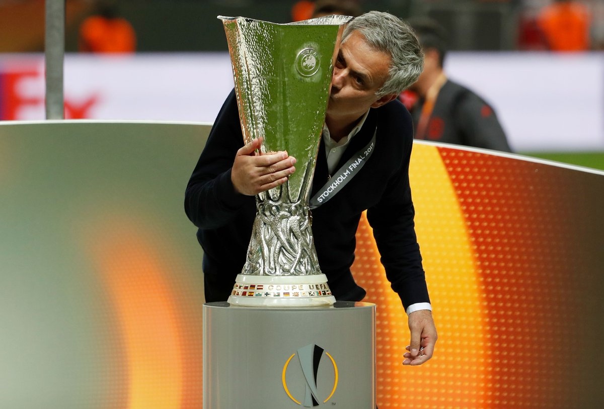 Ong vua chung ket Mourinho can quet danh hieu ra sao? hinh anh
