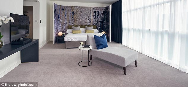 Mourinho o khach san anh 4