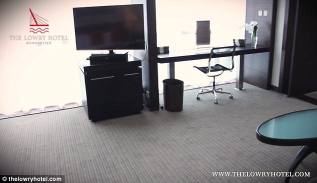 Mourinho o khach san anh 7