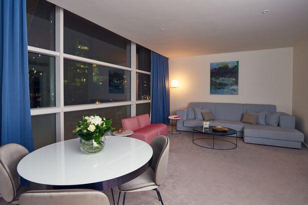 Mourinho o khach san anh 3