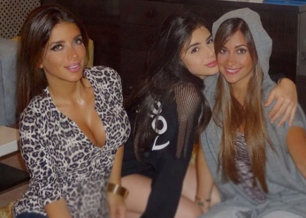 Fabregas ru vo sinh con thu sau anh 7