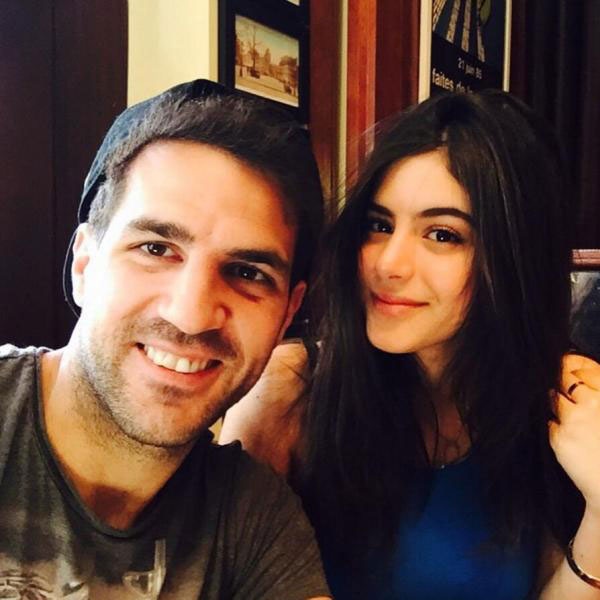 Fabregas ru vo sinh con thu sau anh 5