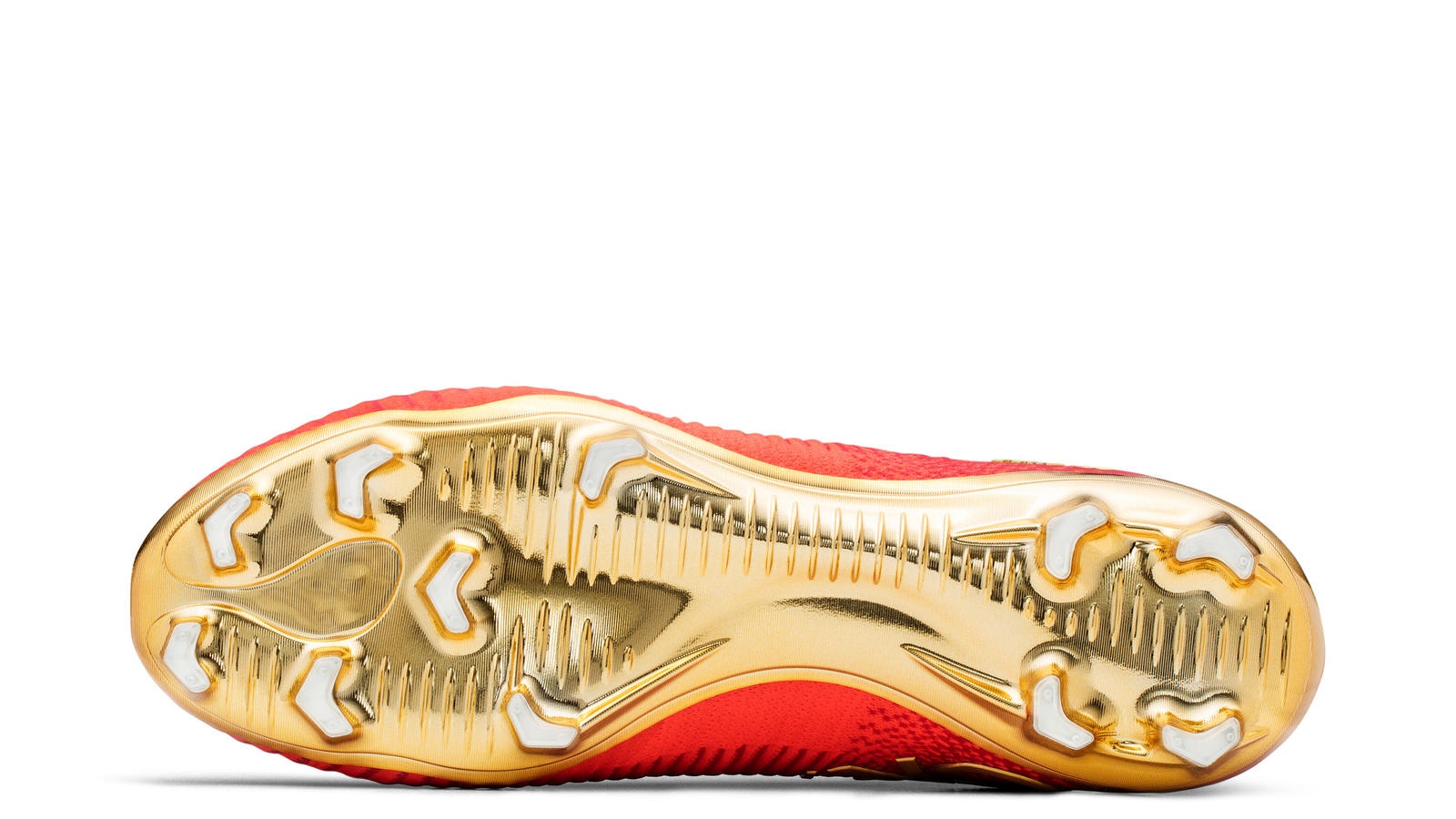 Ronaldo duoc trang bi giay moi anh 4