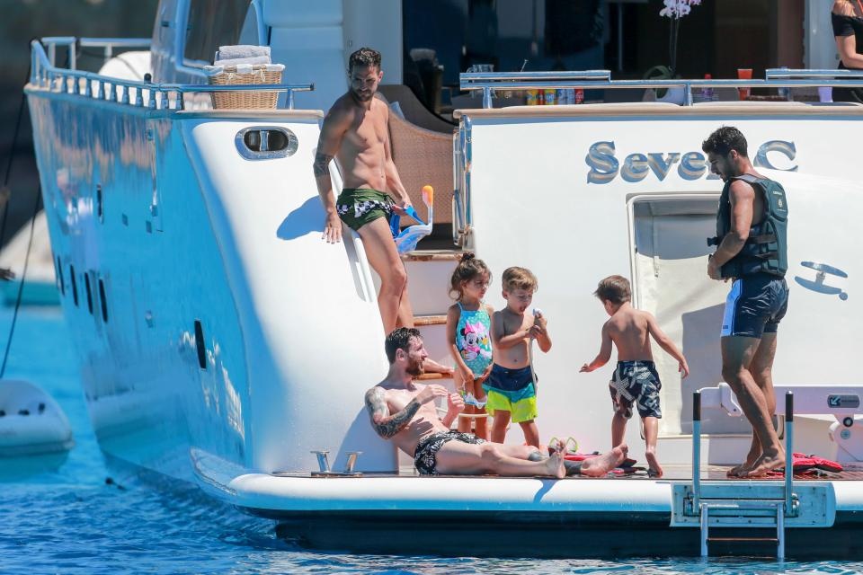 gia dinh Messi Suarez di nghi mat anh 5