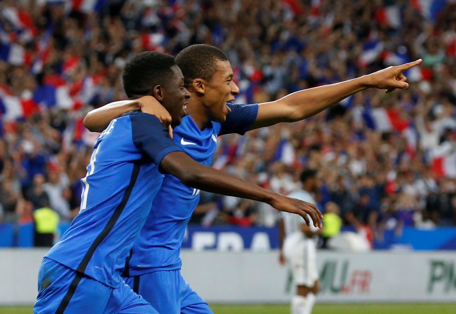 tran giao huu Phap vs Anh anh 13