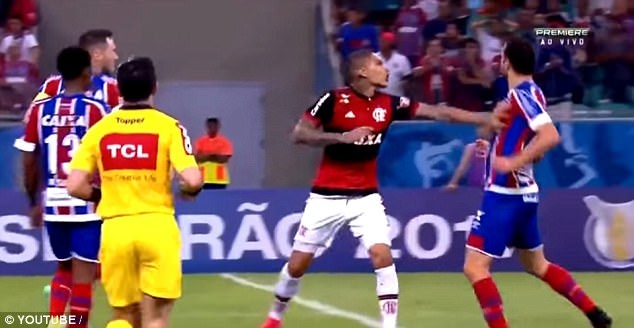 Cau thu an va tho thien o Brazil hinh anh