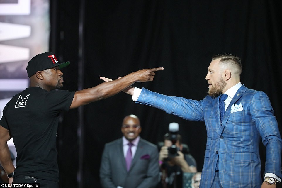 Nghich quoc ky CH Ireland, Mayweather khien McGregor noi gian hinh anh