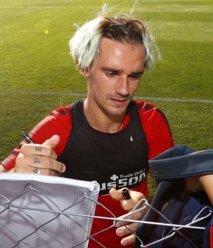 Griezmann đổi kiểu tóc ảnh 4 Griezmann doi kieu toc anh 4