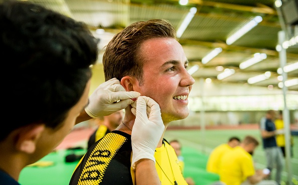 Mario Goetze tro lai san co anh 6