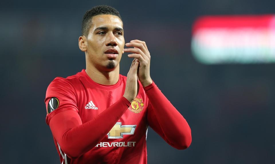 Smalling tu xep minh vao doi hinh hay nhat MU sau 25 nam hinh anh
