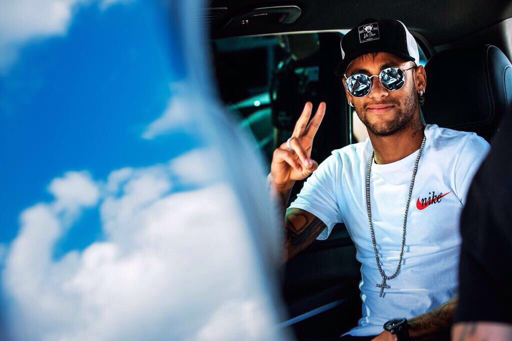 Neymar da toi Paris, chuan bi cho le ra mat lon nhat lich su PSG hinh anh