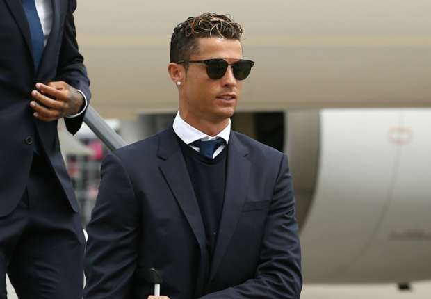 Dung giua toa an, Ronaldo cong khai y muon tro lai nuoc Anh hinh anh