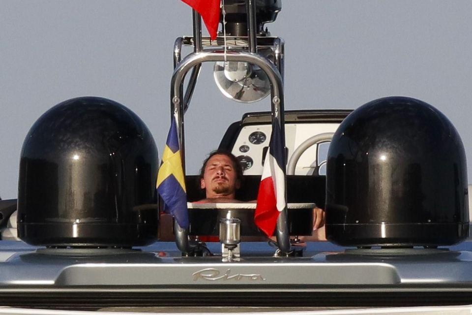 Ibrahimovic nghỉ dưỡng ảnh 2 Ibrahimovic nghi duong anh 2