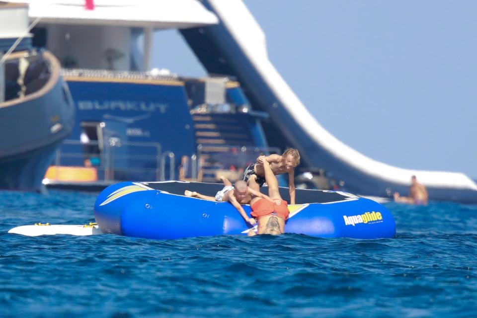 Ibrahimovic nghỉ dưỡng ảnh 8 Ibrahimovic nghi duong anh 8