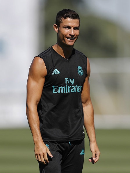 Ronaldo bi cam thi dau anh 1