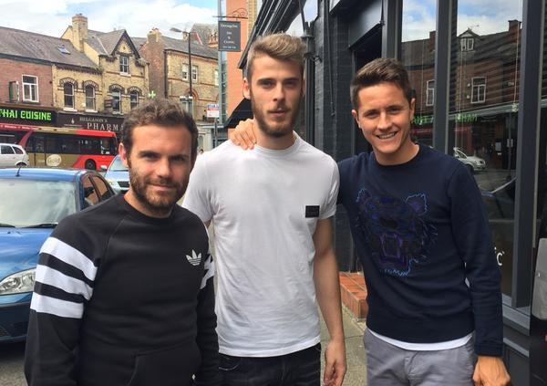 Di an sinh nhat Herrera, sao MU dong loat chiu phat hinh anh