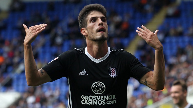 Sao tre Chelsea gay chan, bac si xoc nach dua ra ngoai san hinh anh