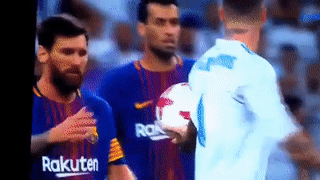 Ramos treu tuc Messi anh 1