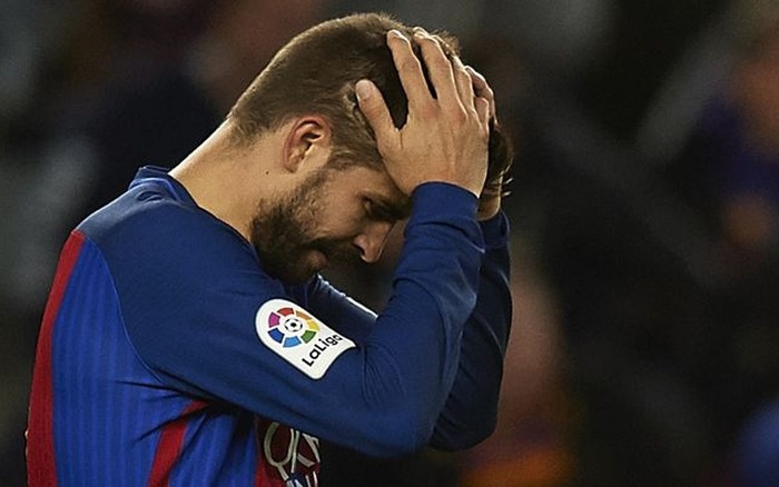 Pique: 'Lan dau cam thay run so truoc Real' hinh anh