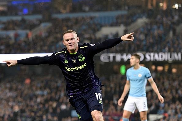 Sut tung luoi Man City, Rooney choc tuc CDV doi thu hinh anh