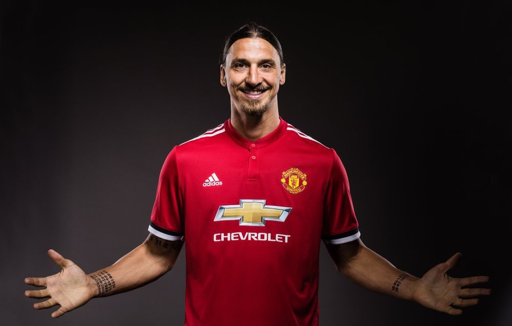 Ibrahimovic chinh thuc tro lai Man United hinh anh