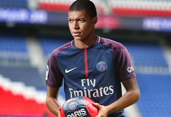 Mbappe hoan thanh kiem tra y te o PSG hinh anh