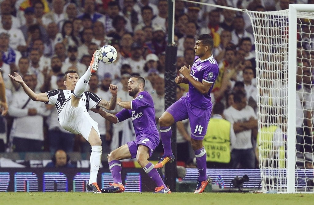 ban thang dep nhat chau Au 2016/17 anh 1