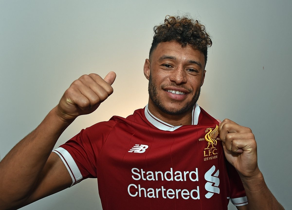 Chamberlain chinh thuc ra mat Liverpool hinh anh