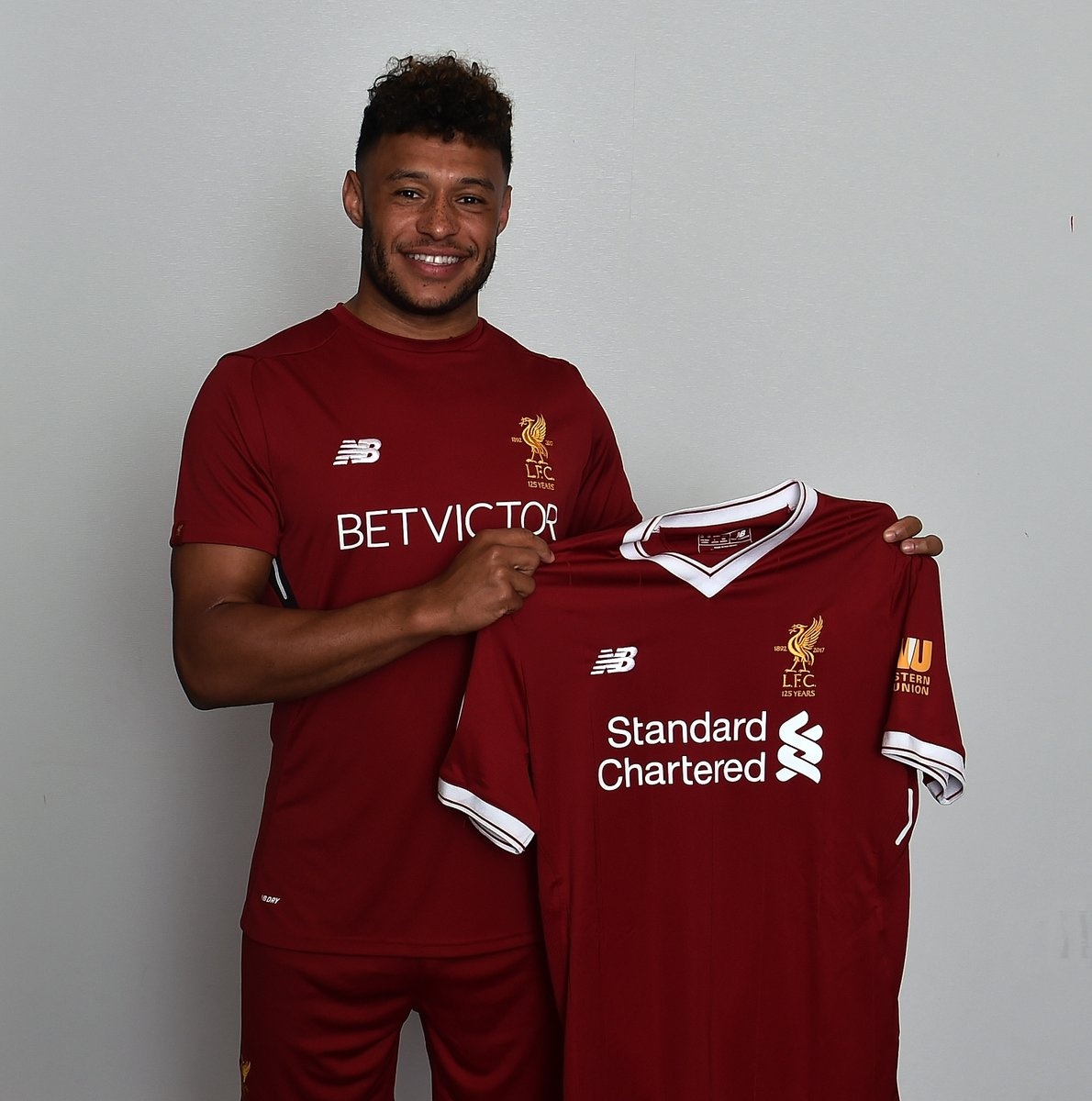 Chamberlain ra mat Liverpool anh 3