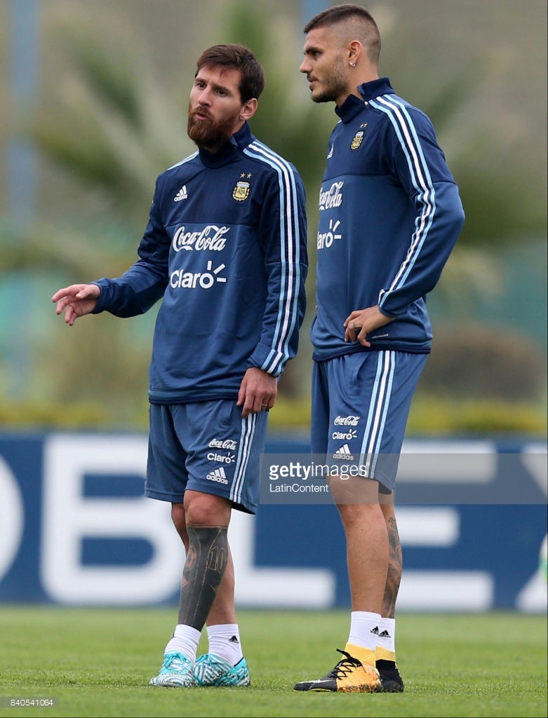 Messi om fan nhi anh 6