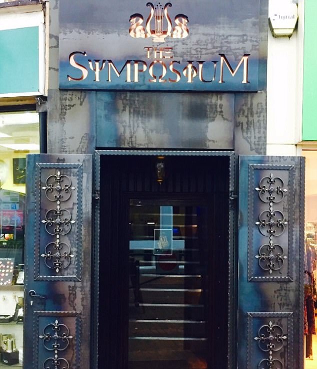 Rooney bi canh sat bat anh 5