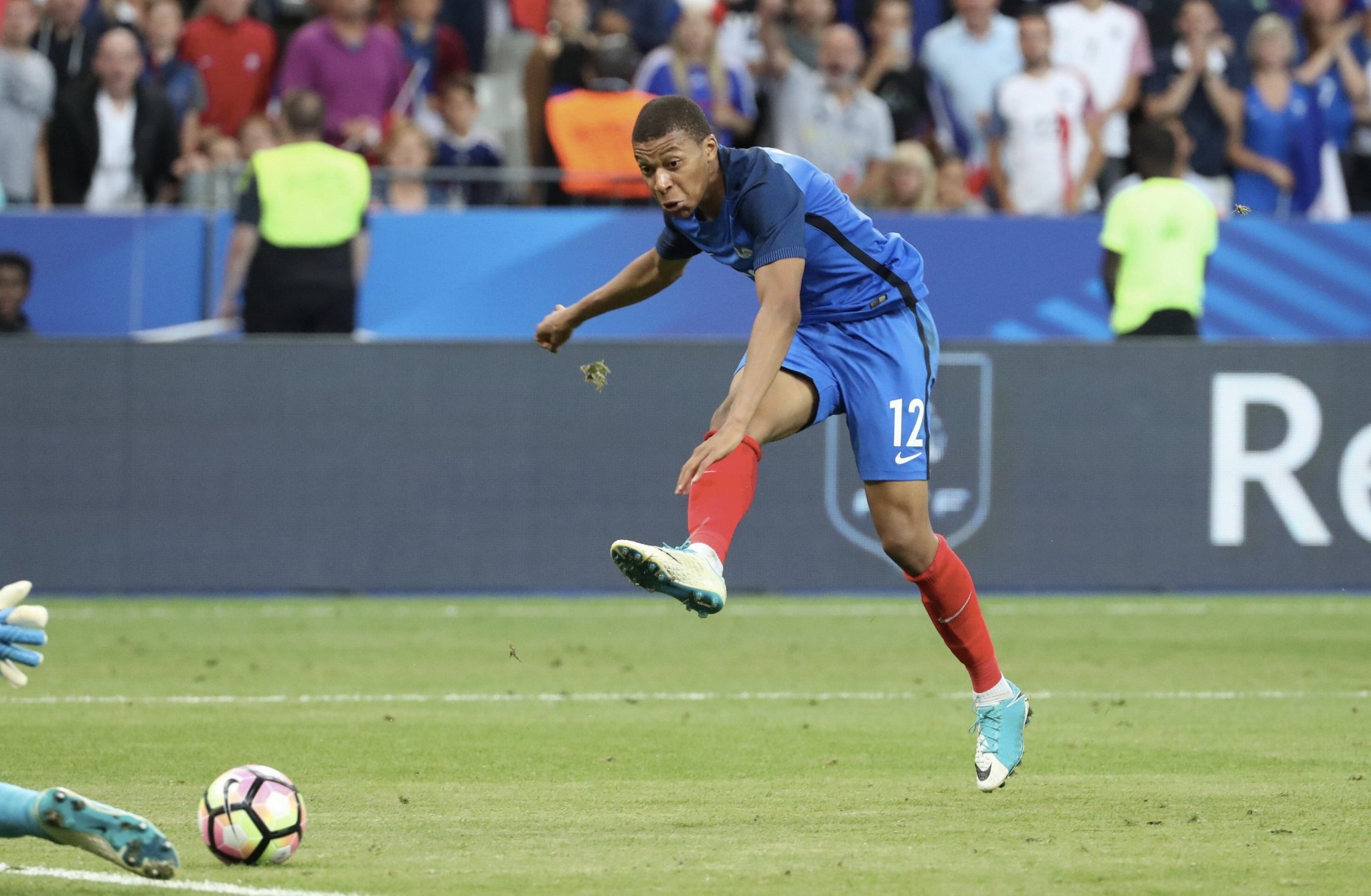 Mbappe giup Phap 'huy diet' Ha Lan o vong loai World Cup hinh anh