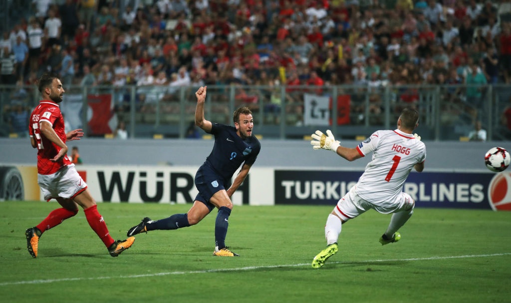 Harry Kane ghi 2 ban giup Anh thang 4-0 o vong loai World Cup hinh anh