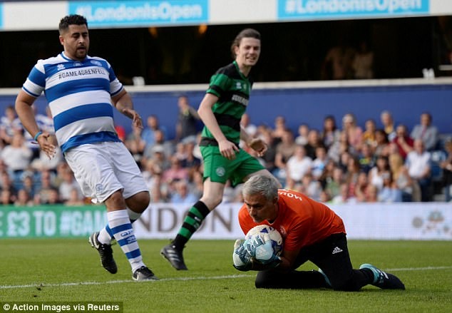 Mourinho xo gang trong tran tu thien anh 3