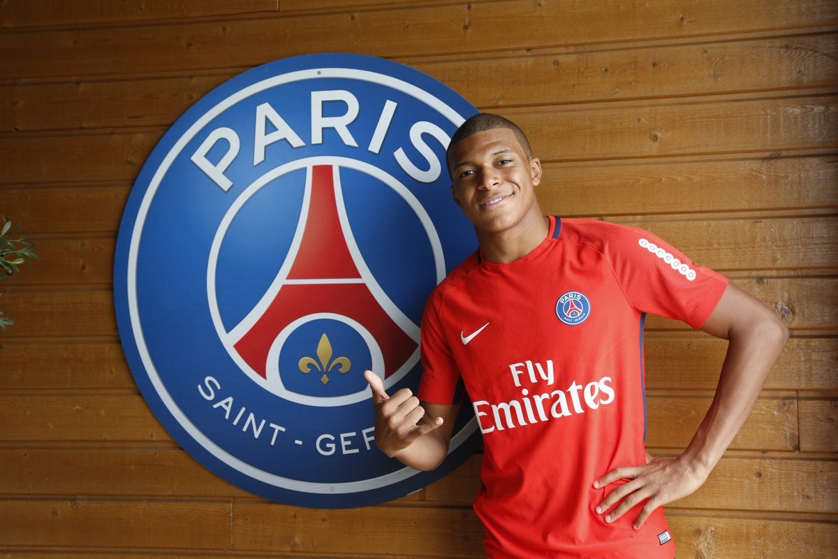 Mbappe chinh thuc co mat o dai ban doanh PSG hinh anh