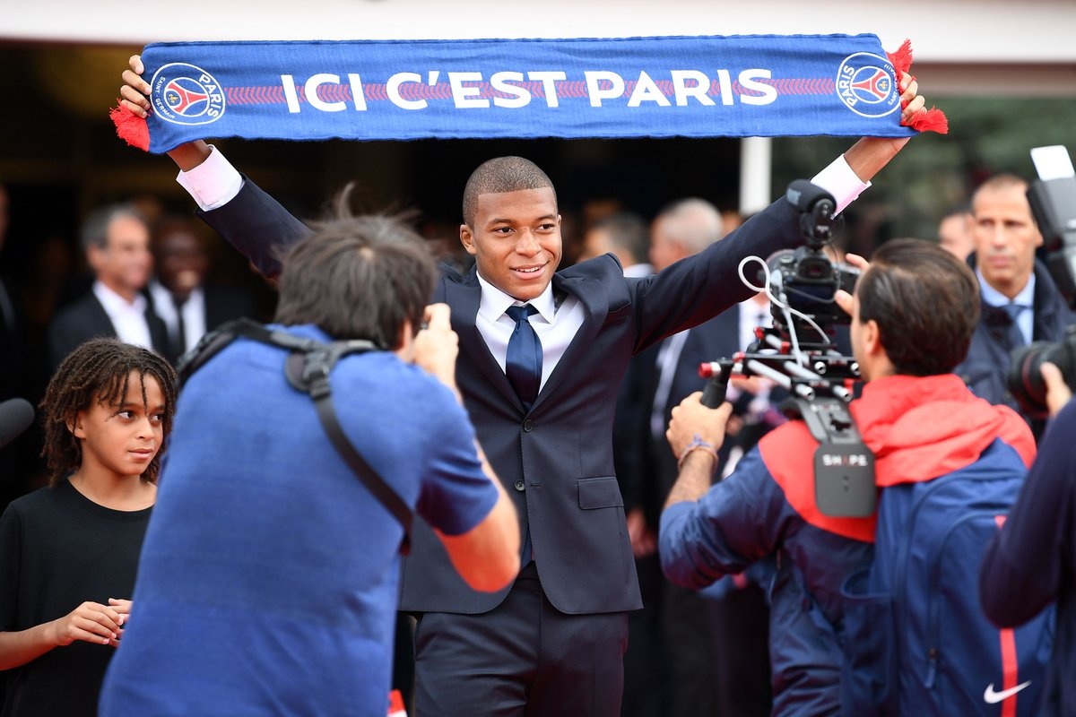 Mbappe ra mat PSG anh 2