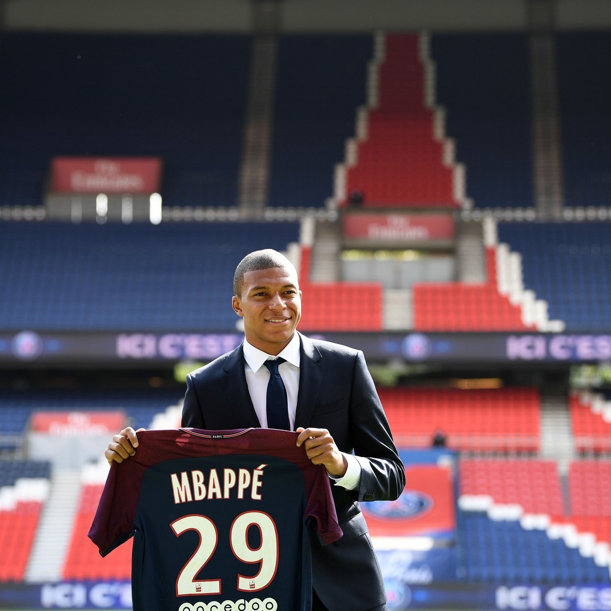 Mbappe ra mat PSG anh 6