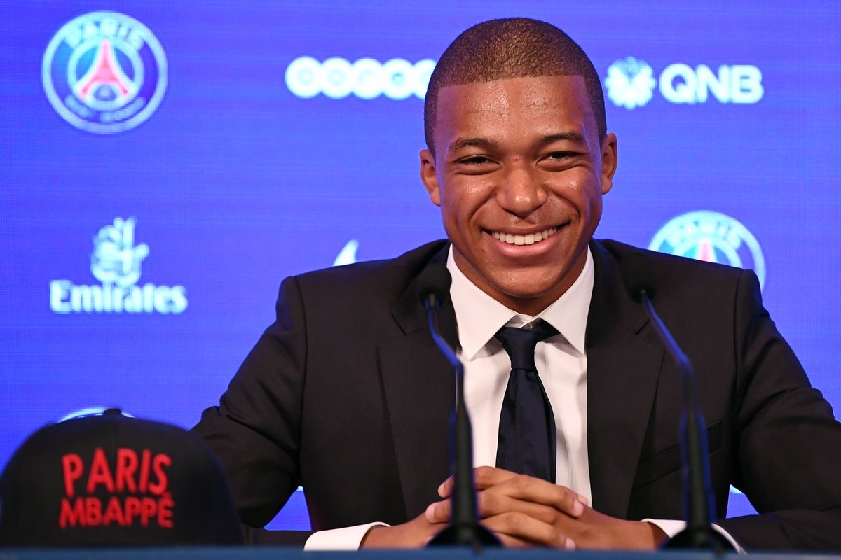 PSG chinh thuc cho ra mat 'sieu bom tan' Mbappe hinh anh