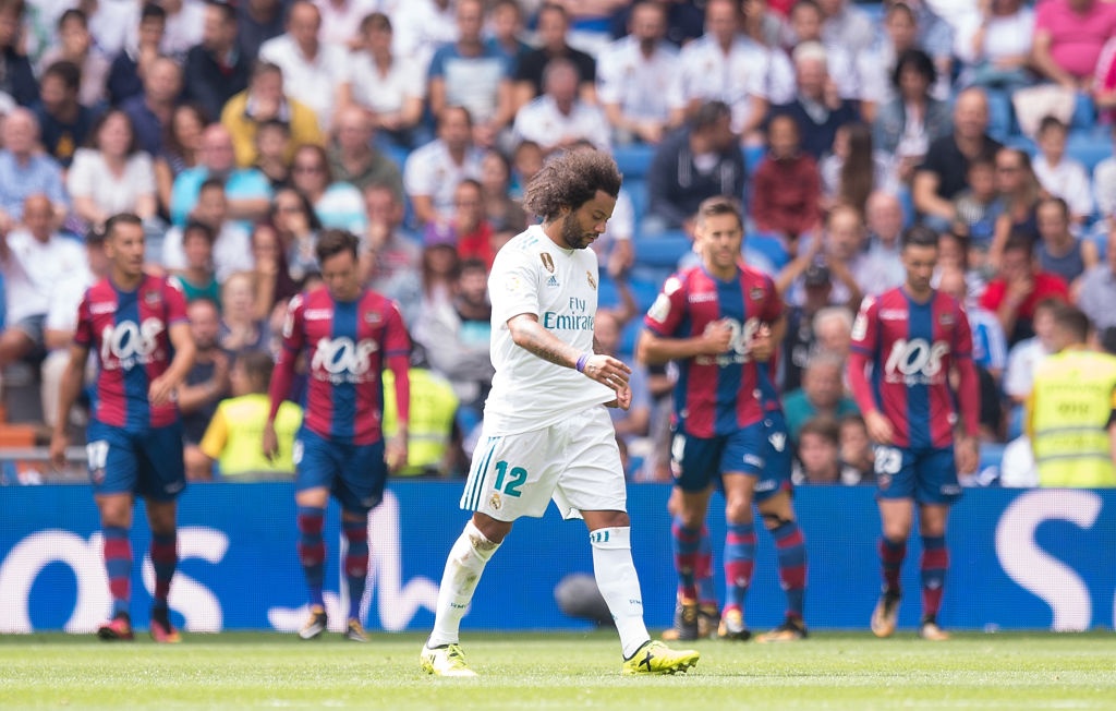 Sau 1 thang, Real bi the do nhieu hon ca mua truoc hinh anh