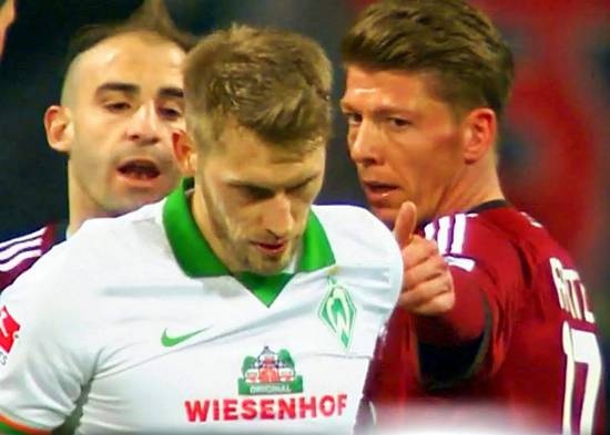 cầu thủ từ chối hưởng penalty ảnh 2 cau thu tu choi huong penalty anh 2