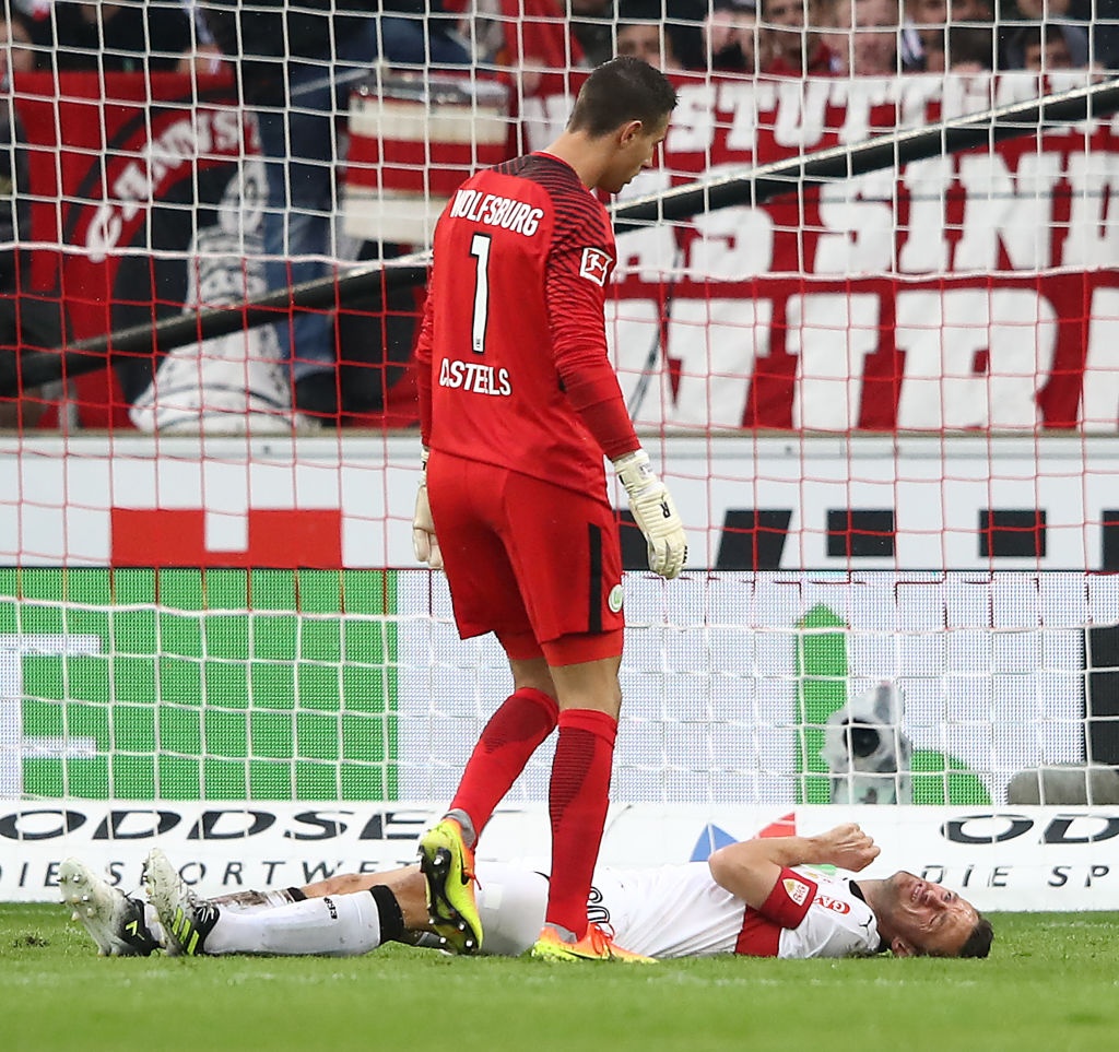 Đội trưởng Stuttgart gãy mũi ảnh 4 Doi truong Stuttgart gay mui anh 4