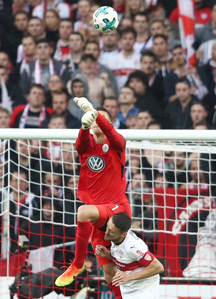 Đội trưởng Stuttgart gãy mũi ảnh 2 Doi truong Stuttgart gay mui anh 2