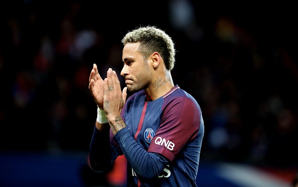 Neymar tranh da phat den voi Cavani hinh anh