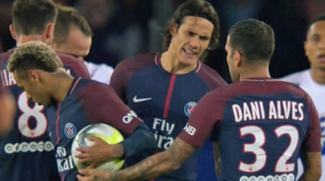 Neymar tranh đá phạt đền với Cavani ảnh 1 Neymar tranh da phat den voi Cavani anh 1