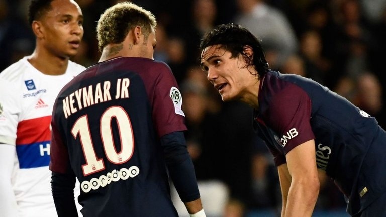 Cavani: 'Lam gi co chuyen toi xung dot voi Neymar' hinh anh