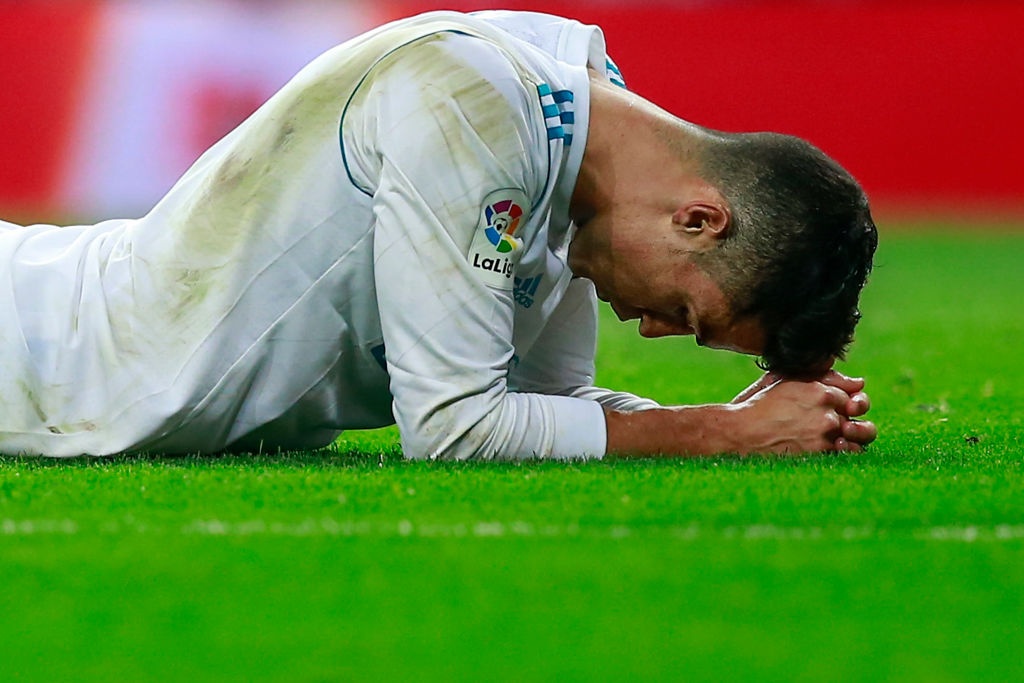 Ronaldo tai xuat bang cu dap tho bao va pha bo lo vo duyen hinh anh