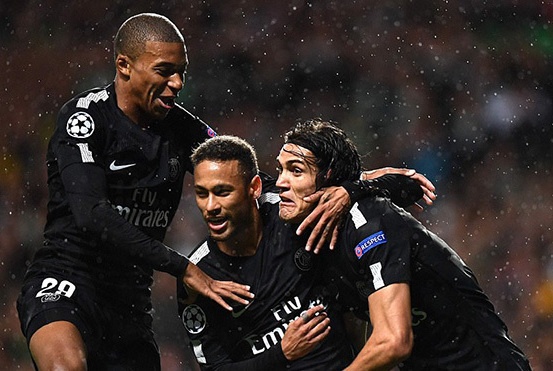 Alves chu tri buoi hoa giai Neymar - Cavani o nha hang hinh anh