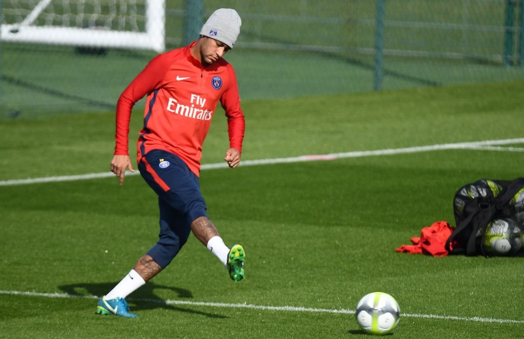 Alves xung đột Forlan ảnh 1 Alves xung dot Forlan anh 1